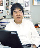 慶應義塾大学 経済学部化学教室教授 清水健一
